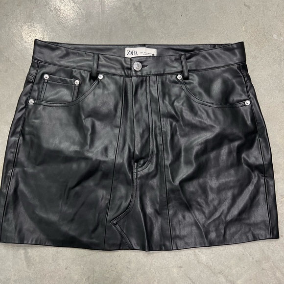 ZARA Faux Leather Mini Skirt - Picture 1 of 3